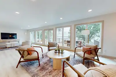 Image de Spacious 6-bedroom house in West Lake Okoboji
