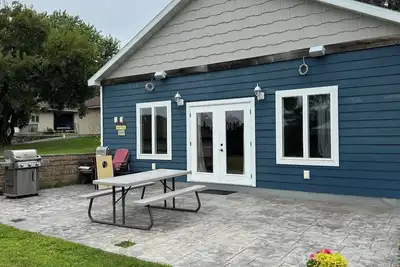 Image de Cozy, beautiful, family friendly, 3-bedroom, newly built cabin on Lake Latoka