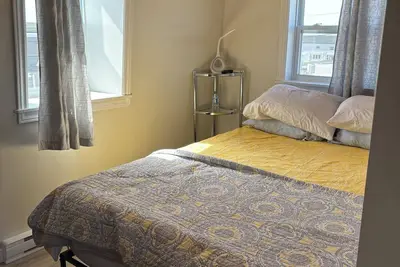 Image de Rolling Cove Cottage- 3 Bedroom House with Covered Hot Tub. Central Location.