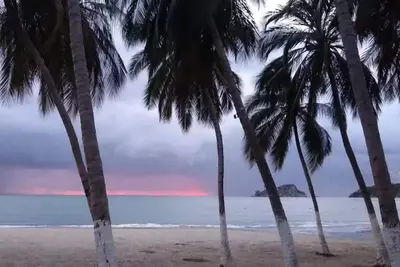 Image de Direct Ocean Front On The Beach: Spectacular - 2