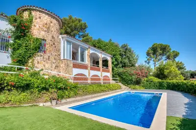 Image de Casona : Grande maison familiale avec piscine privée à Pals