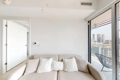 Image de Lovely 1br Yonge & Wellesley | Pets Ok | Tmu UofT