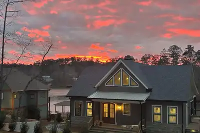 Image de Roomy 5 bedroom lake house tucked in a private deep water cove on Lake Martin.