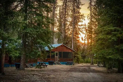 Image de Off-Grid Wilderness Cabin 1 with Mountain Views, Sauna, Canoes & Fishing