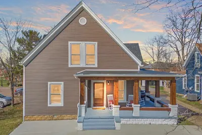 Image de The Luxe/Pickleball/Basketball/ Hot Tub / 8 Mins to Horse Park
