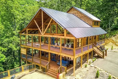 Image de Luxury Moonlight Cabin Big Smoky Mountains Getaway Perfect for Families & Groups