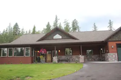 Image de New Custom Built Home Close to Glacier Natl Park.