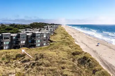 Image de Beachfront 2-bedroom Condo by the Sea