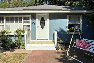 Image de Monthly Rental. Charming, updated cottage in Pentwater with Ac, deck & hot tub.