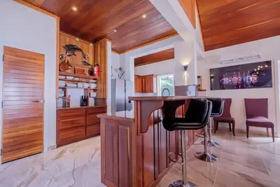 Image de Wake Up in Paradise- Luxe Beachfront Living with Stunning Ocean Views