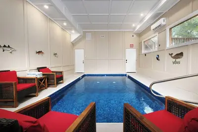 Image de Year-Round Swims, Scenic Soaks, Movie Nights & Easy Access to Attractions - The Inn at Bethlehem Way