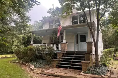 Image de Welcome to Badby Wood Farmhouse. 3br/2. 5 Bath in the heart of Fauquier County.