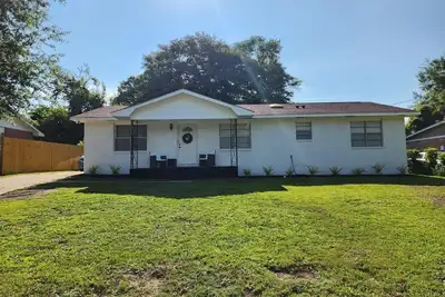 Image de Cozy 4br Home w/ Screened Porch, Private Fenced Yard, & Near Fort Moore