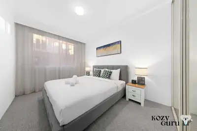 Image de KozyGuru | Camperdown | Stylish Apt with Parking