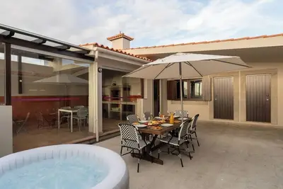 Image de HostWise - Beach Villa with Jacuzzi and Garage