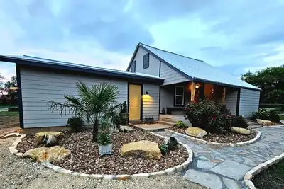 Image de Historic Farmhouse • Tranquil Country Nature Escape