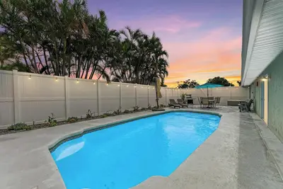 Image de Heated Pool Home Near Beaches with Family Gameroom