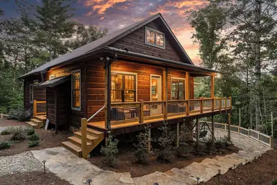 Image de Tranquil cabin with in charming Mineral Bluff with beautiful views