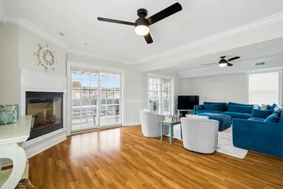Image de Edgewater Acres dog friendly house w/private hot tub, pool table, deck