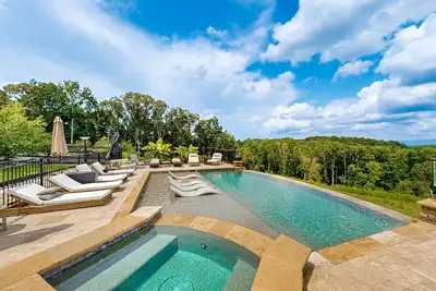 Image de Unique home w/ping-pong, pool table and access to shared infinity pool & hot tub