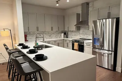 Image de Neutral Nest Long-Term Minimalist Living in Prime Victory Park