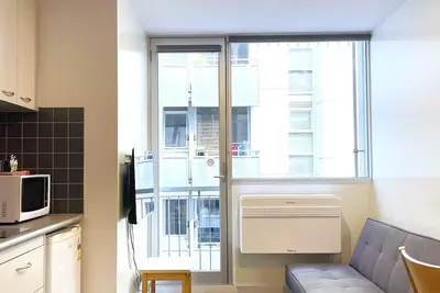 Image de Modern 1-Bedroom Apartment in the Heart of Melbourne – Sleeps 3