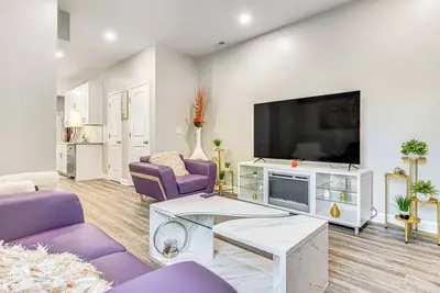 Image de Sip, Dine & Explore Fountain Square: Indy Retreat!