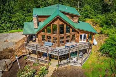 Image de Smoky Peak Hideaway | Hot Tub, Putt Putt & Games