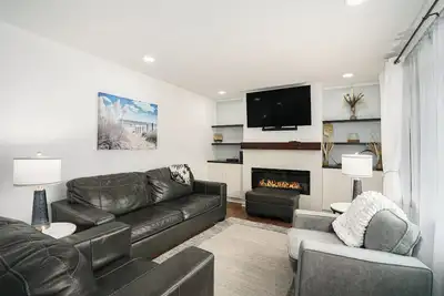 Image de Welcome to this Beautiful Home tucked into a little neighborhood, near Lake Michigan. Come and stay in this lovely \"hideaway\"!