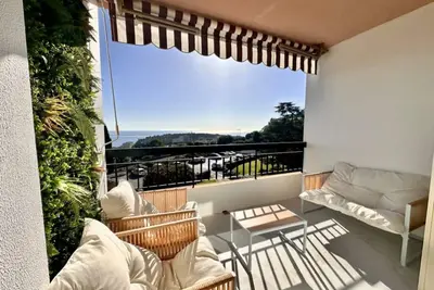 Image de Spacieux 3 pièces rénové avec terrasse et vue mer entre Monaco et Menton