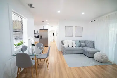 Image de Sunny 4br St. Pete Getaway Home