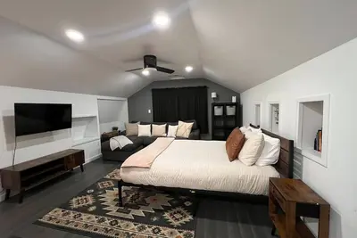 Image de The Barn ~Cozy escape & walking distance to town!
