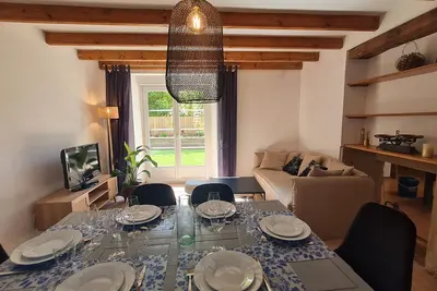 Image de Les pierres du bonheur. maison de village