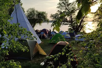 Image de Tipi camp for groups directly on the lake, lake district