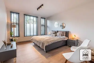 Image de Modern Pearl Room in Peaceful Amsterdam Zuid | Walk to Forest + Free Parking