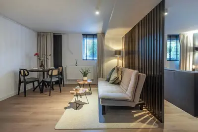 Image de Elegant De Jordaan Apartment in Amsterdam Zuid | Walk to Vondelpark & Museums