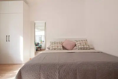 Image de Prime Location Studio w/ Balcony, Quiet and Parking