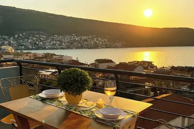 Image de Panoramic Seaview Blue Nest - Stylish Getaway