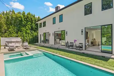 Image de Casa Leona - Modern Masterpiece Behind Private Gates w/ Pool & Chef's Kitchen