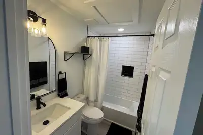 Image de 3-bedroom charming Georgetown house 5min walk to everything! !