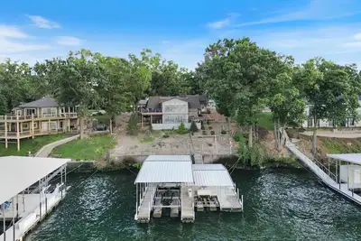 Image de Lakefront Home Private Dock with Main Channel View