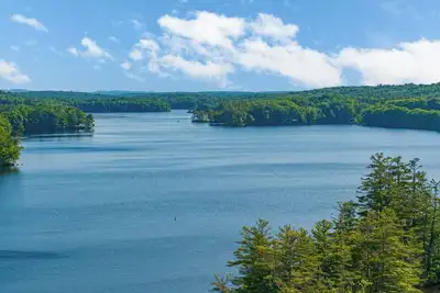 Image de Classic lakefront cottage on Damariscotta Lake