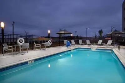 Image de 3 Spacious & Practical Suites Near Downtown – Ideal for Families