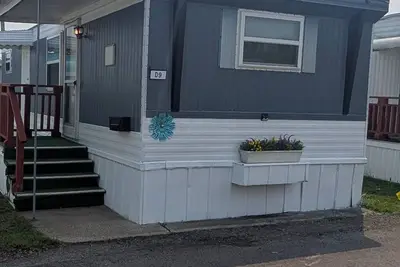 Image de Cozy 1-bedroom mobile home in lovely Farmington Hills. Fun Tiny Home