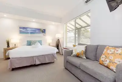 Image de A2 - Spacious Apartment w/ Wi-Fi + Kitchenette