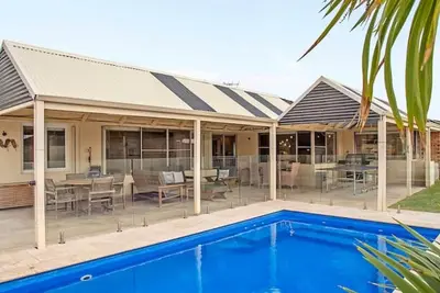 Image de 5br Retreat: Pool, table tennis & Pure Relaxation!
