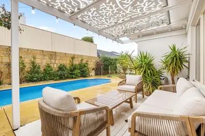 Image de Grandeur Beachside Retreat | Dreamy Getaway Awaits