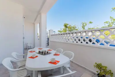 Image de Maison de Vacances 'La Conchiglia Sul Mare' avec Vue sur la Mer, Terrasse Privée et Climatisation