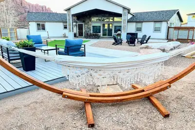 Image de MtnViews–Hot tub-Mini Golf–Bocce–Pool Table–3000sf