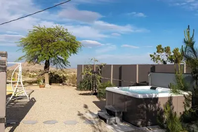 Image de Navigate Stays Vinyl Vibes & Hot Tub Views